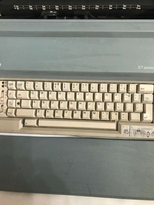 OLIVETTI ET PERSONAL 55 DESIGN BY MARIO BELLINI PORTABLE ELECTRIC TYPEWRITER