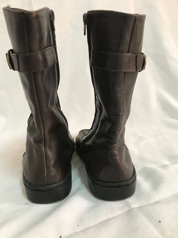 Boots Female Brow Leather size 8