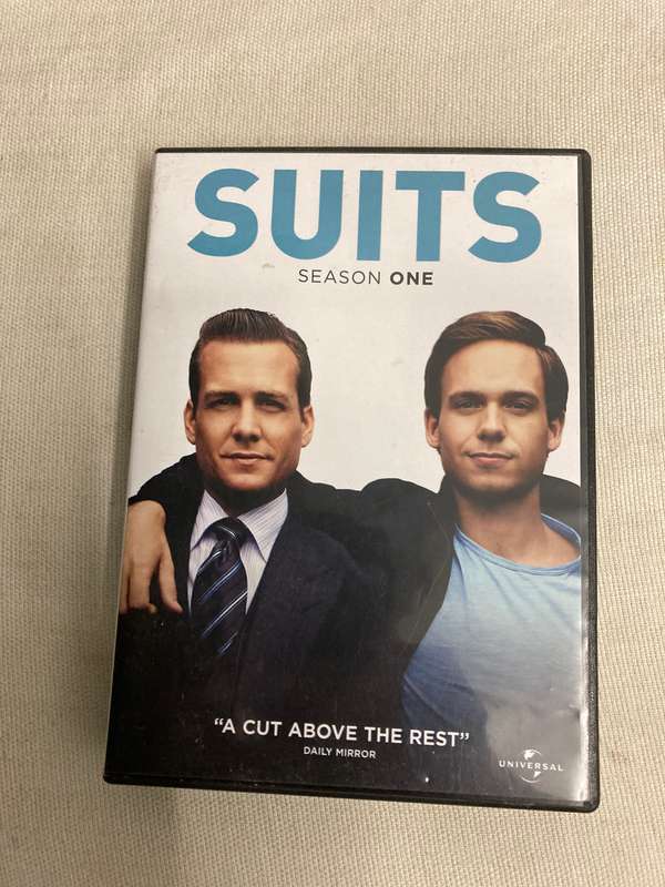 Suits tv series Season 1