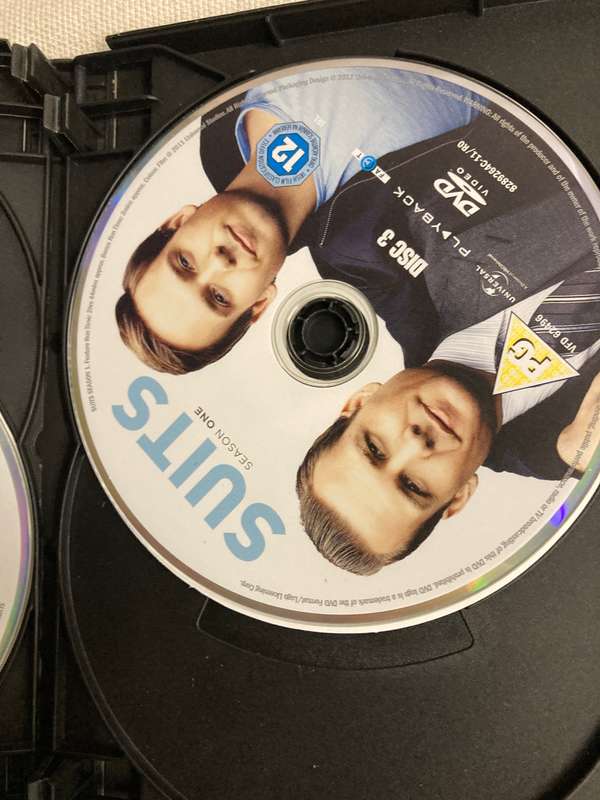 Suits tv series Season 1