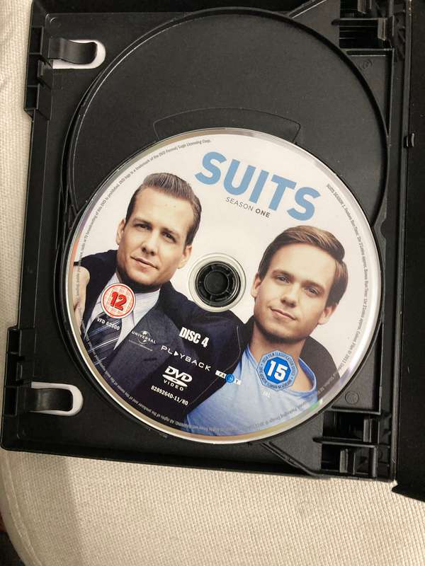 Suits tv series Season 1