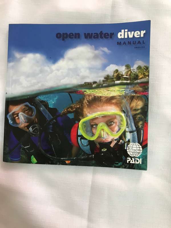 Course Material: Open Water diver manual PADI