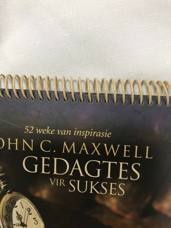 Gedagtes vir sukses (Afrikaans, Spiral bound) place on desk