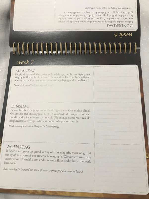 Gedagtes vir sukses (Afrikaans, Spiral bound) place on desk