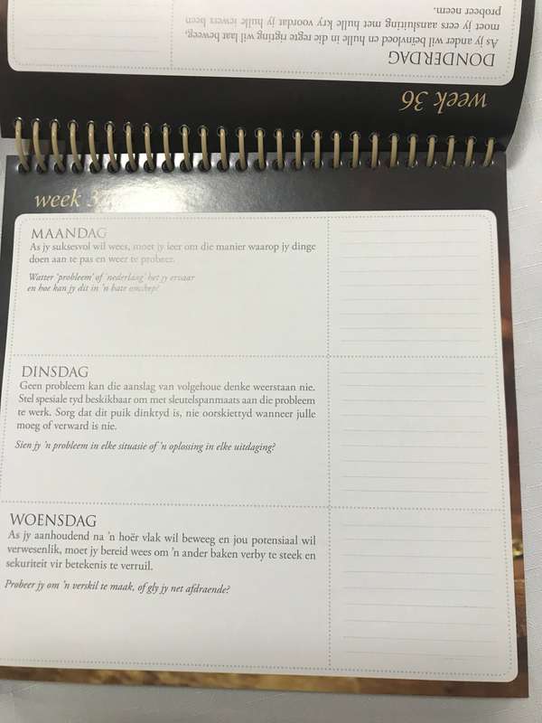 Gedagtes vir sukses (Afrikaans, Spiral bound) place on desk