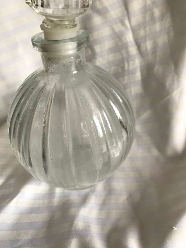 Vintage Clear Glass Ribbed Decanter Bottle/ Round Glass Bottle with Lid
