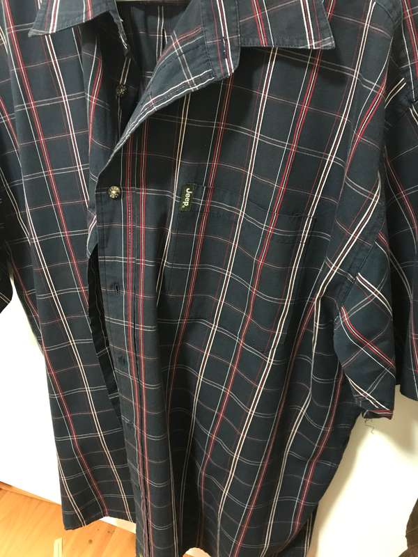 Jeep XL black stripe shirt