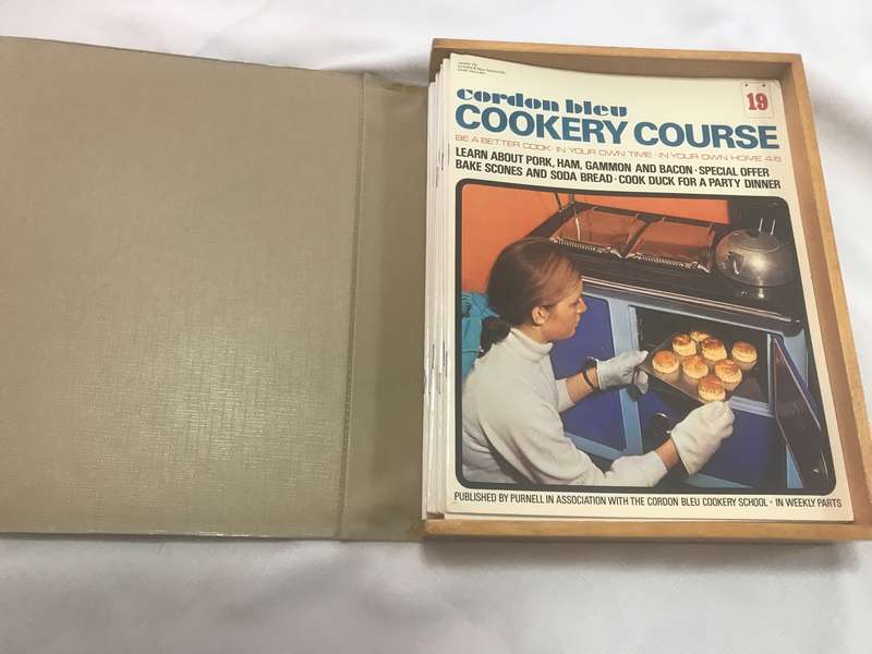 Purnell's Cordon Bleu Cookery Course Magazine Brown leather case Excellent condition nr19-36