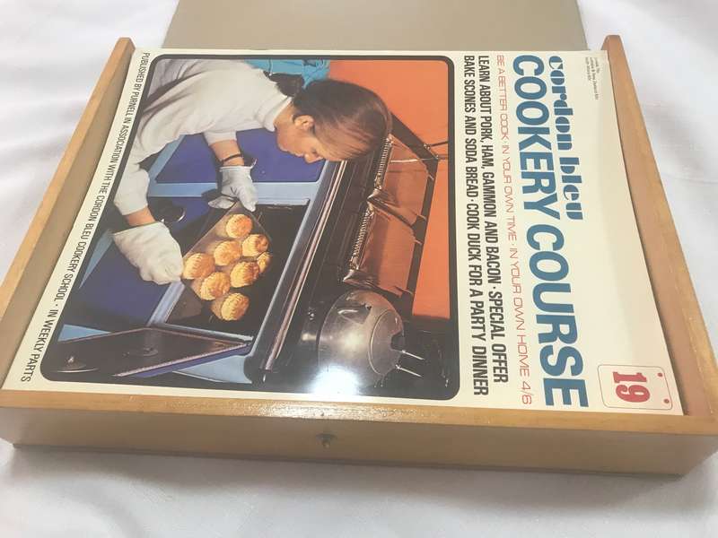 Purnell's Cordon Bleu Cookery Course Magazine Brown leather case Excellent condition nr19-36