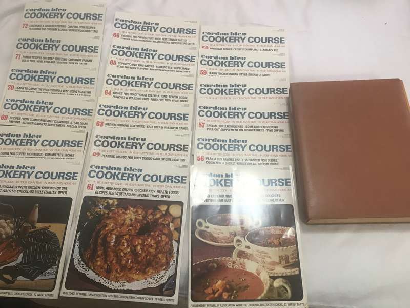 Purnell's Cordon Bleu Cookery Course Magazine nr 55-72 beautiful brown soft leather and wood casing