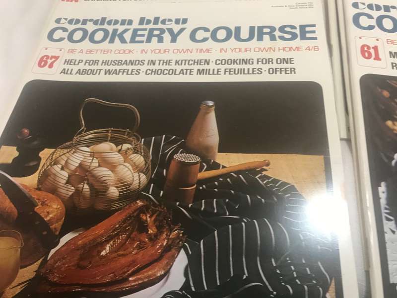 Purnell's Cordon Bleu Cookery Course Magazine nr 55-72 beautiful brown soft leather and wood casing