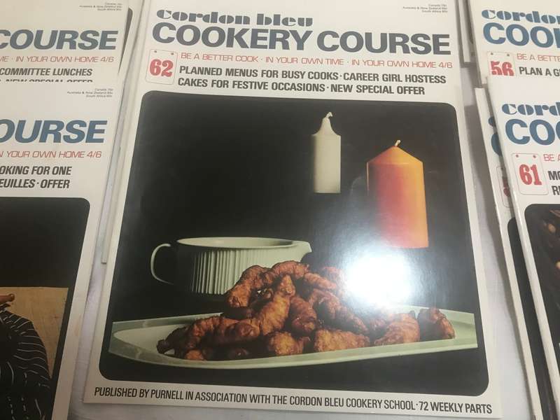 Purnell's Cordon Bleu Cookery Course Magazine nr 55-72 beautiful brown soft leather and wood casing