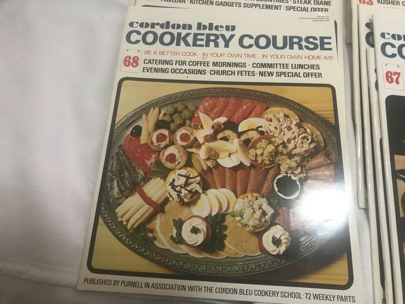 Purnell's Cordon Bleu Cookery Course Magazine nr 55-72 beautiful brown soft leather and wood casing