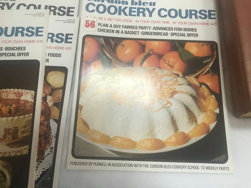 Purnell's Cordon Bleu Cookery Course Magazine nr 55-72 beautiful brown soft leather and wood casing