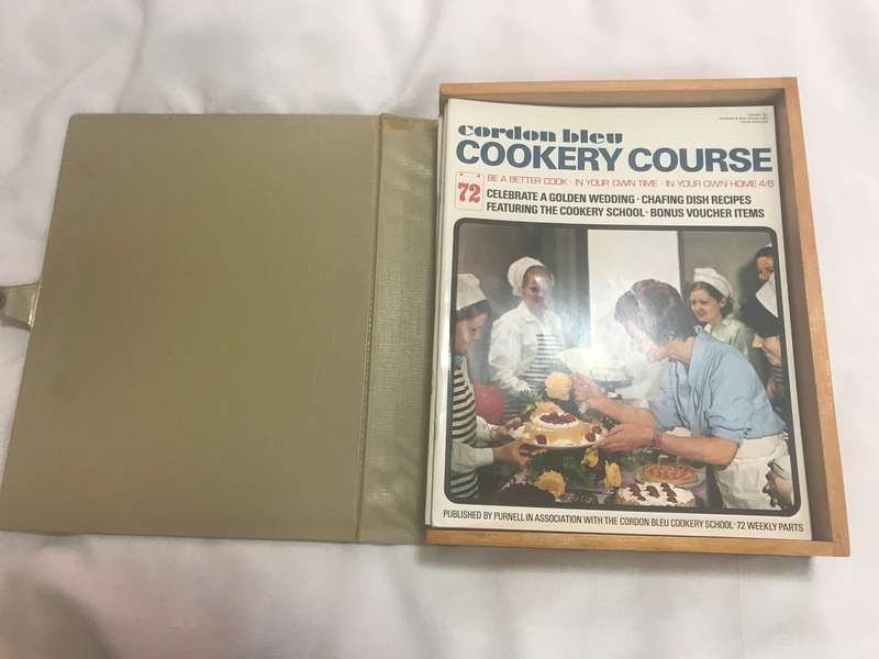 Purnell's Cordon Bleu Cookery Course Magazine nr 55-72 beautiful brown soft leather and wood casing