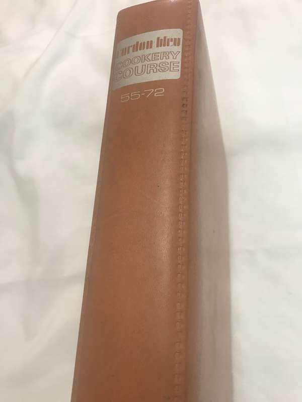 Purnell's Cordon Bleu Cookery Course Magazine nr 55-72 beautiful brown soft leather and wood casing