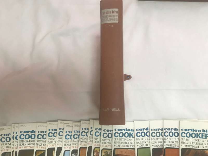 Purnell's Cordon Bleu Cookery Course Magazine nr 1-18 packed in beautiful brown soft leather and woo