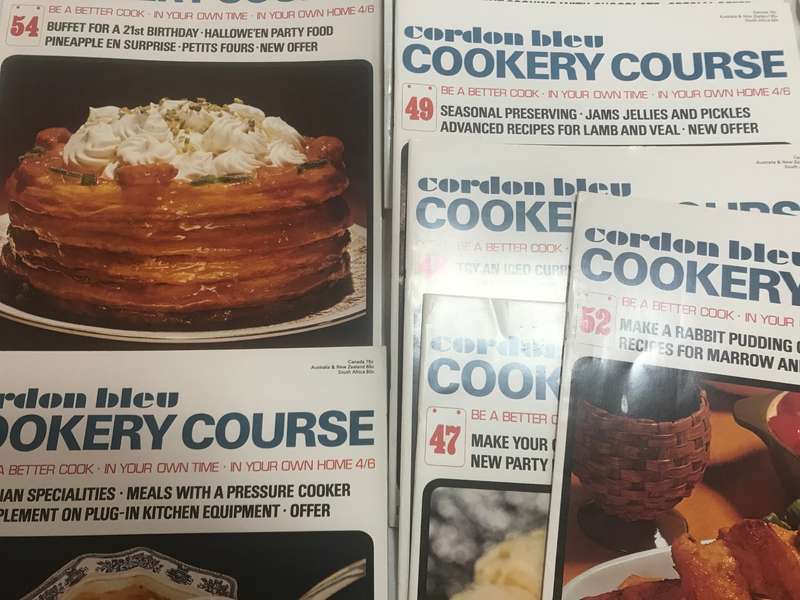 Purnell's Cordon Bleu Cookery Course Magazine nr 37-54 inside beautiful soft brown leather and wood