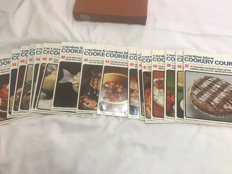 Purnell's Cordon Bleu Cookery Course Magazine nr 37-54 inside beautiful soft brown leather and wood