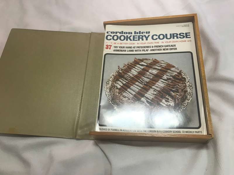 Purnell's Cordon Bleu Cookery Course Magazine nr 37-54 inside beautiful soft brown leather and wood