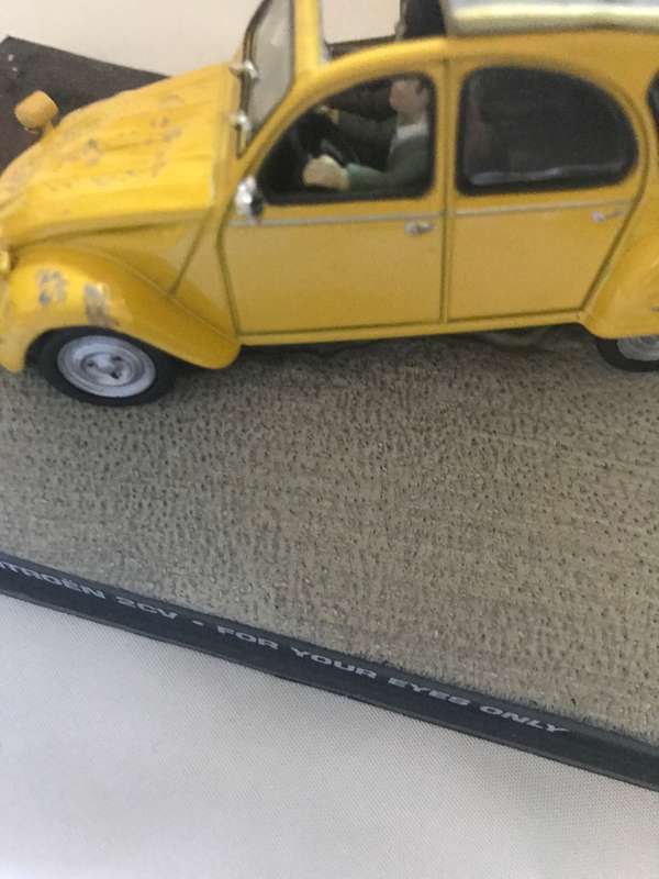 James Bond 007 - Citroen 2CV model car - For your eyes only collectable car