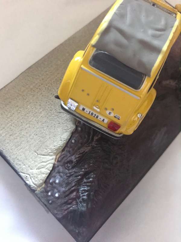 James Bond 007 - Citroen 2CV model car - For your eyes only collectable car