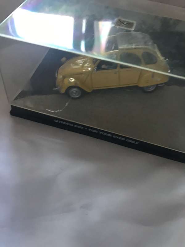 James Bond 007 - Citroen 2CV model car - For your eyes only collectable car