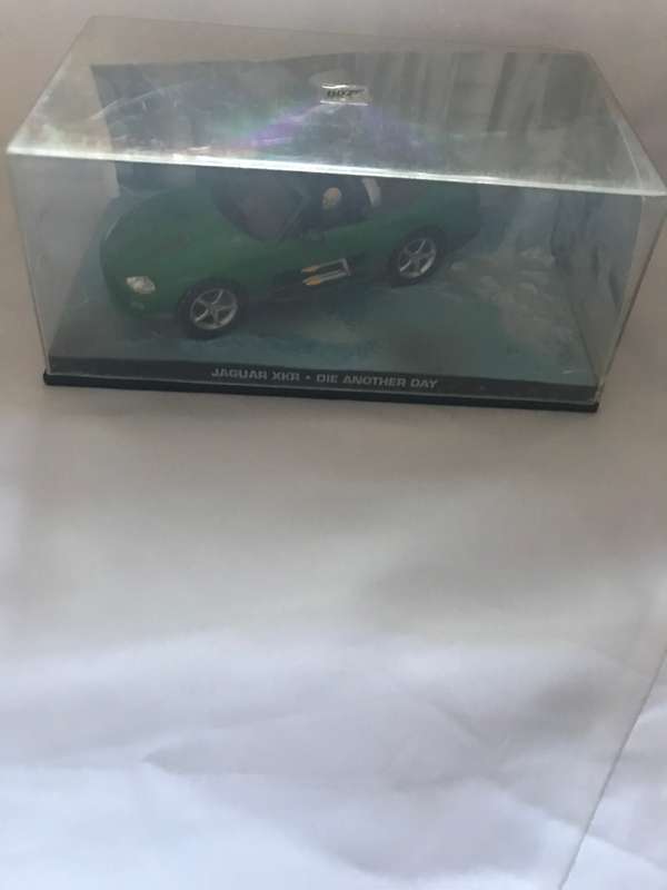Bond 007 - Jaguar XKR from Die Another Day collectable car