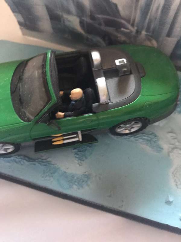 Bond 007 - Jaguar XKR from Die Another Day collectable car