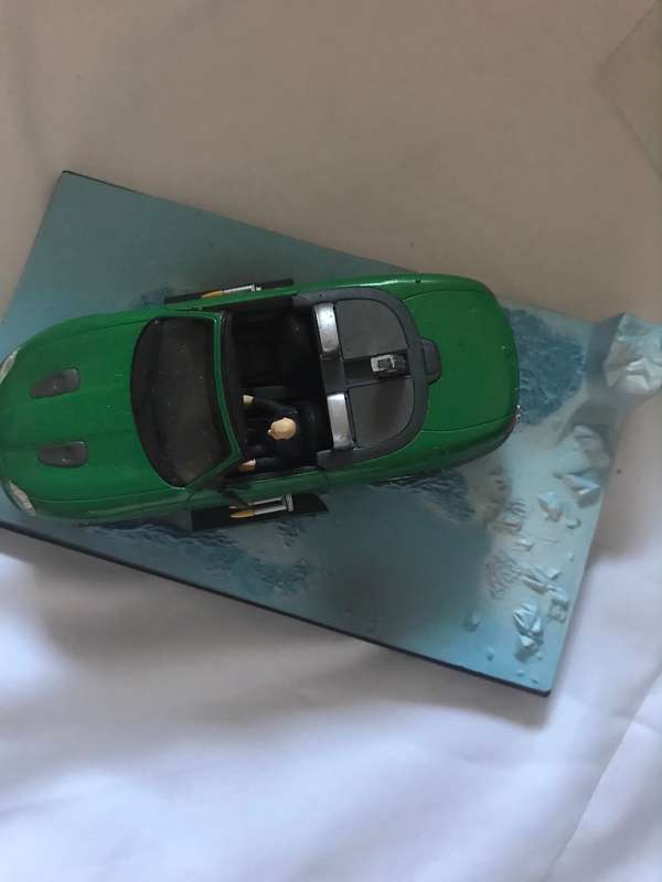 Bond 007 - Jaguar XKR from Die Another Day collectable car