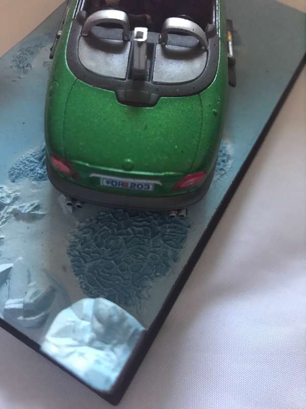 Bond 007 - Jaguar XKR from Die Another Day collectable car