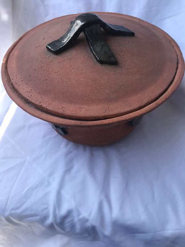 Clay cooking pot with lid glazed inside
