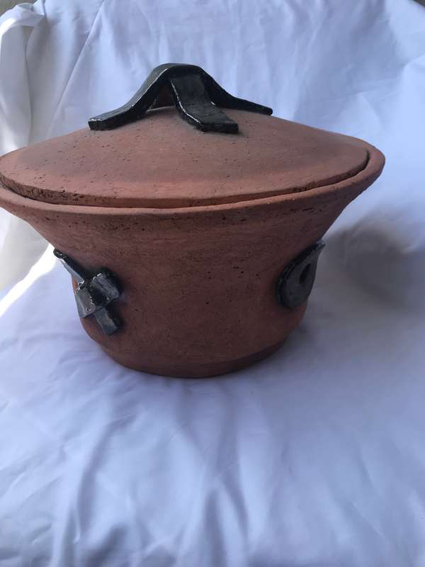 Clay cooking pot with lid glazed inside