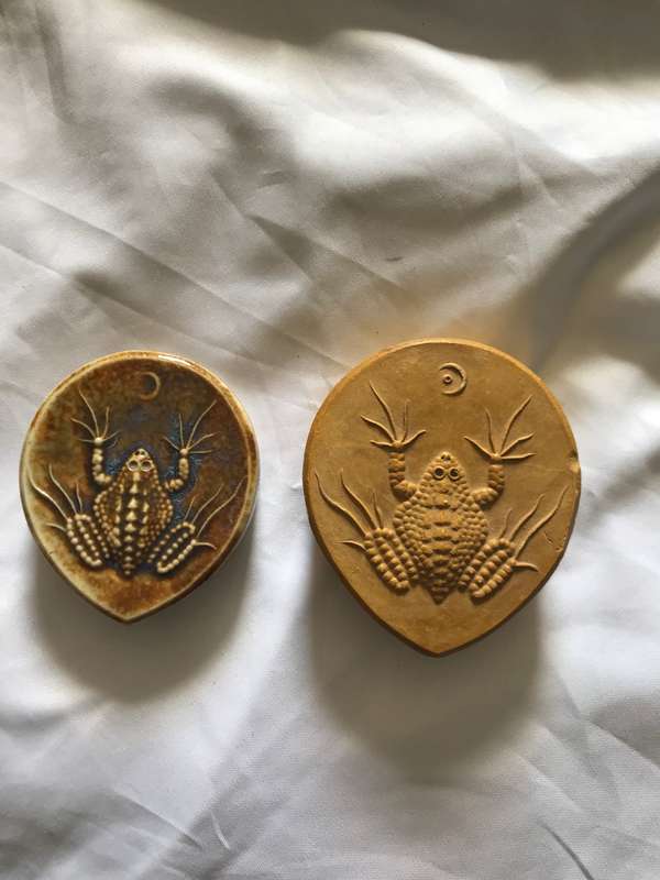 2 Frog deco ornaments