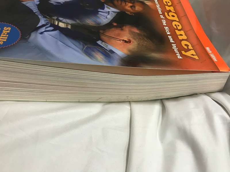 Emergency : Care and Transportation of the Sick and Injured 9th edition includes CD
