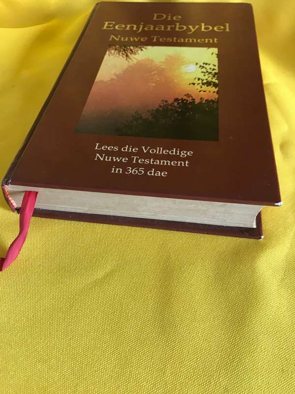 Die Eenjaarbybel Nuwe Testament  lees die volledige nuwe testament in 365 dae