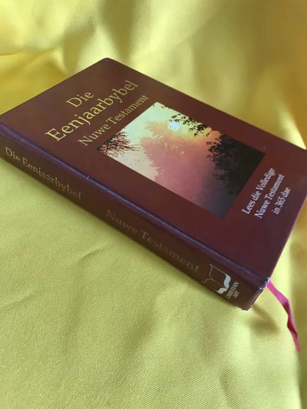 Die Eenjaarbybel Nuwe Testament  lees die volledige nuwe testament in 365 dae