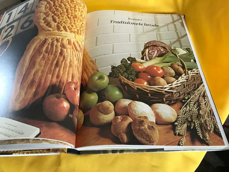Die Volledige Brood Boek meer as 200 tradisionele resepte van oor die hele wereld hardcover