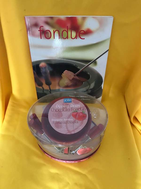 Fondue set New sealed and book