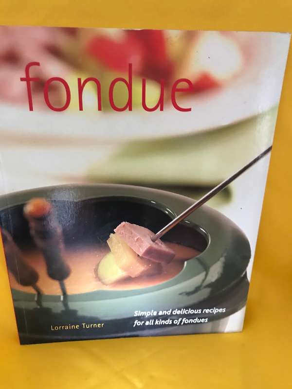 Fondue set New sealed and book
