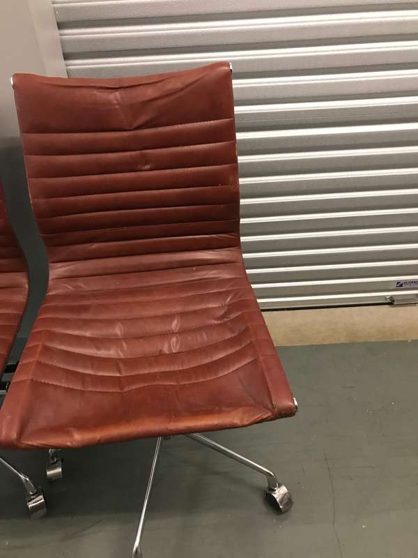 MID CENTURY LEATHER EAMES SWIVEL OFFICE CHAIR As Is