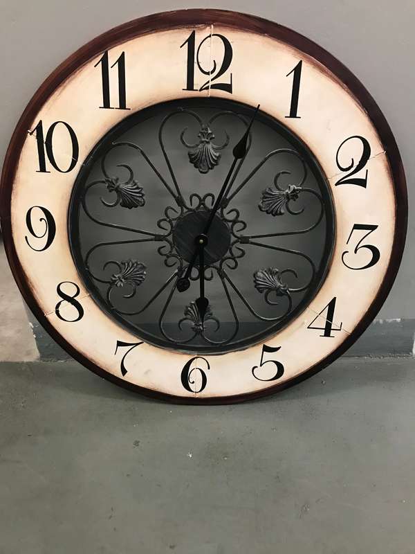 Antique Style Analogue Battery Powered Wall Clock Black not tested