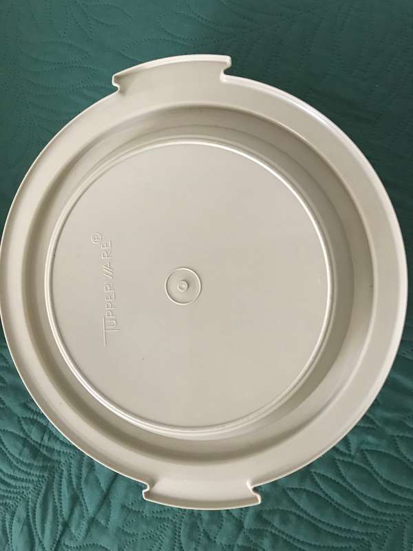 Vintage Tupperware round bowl