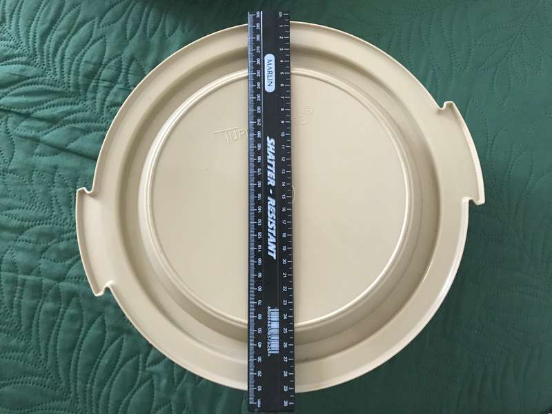 Vintage Tupperware round bowl