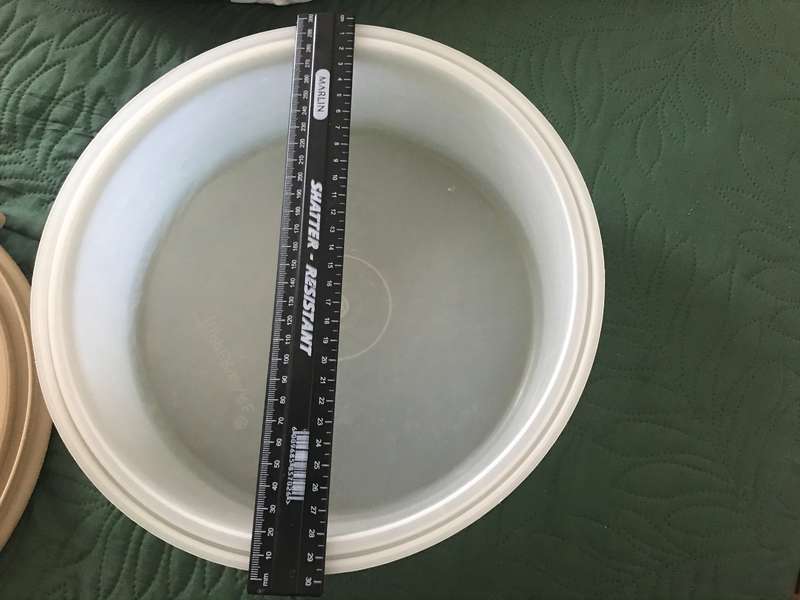 Vintage Tupperware round bowl