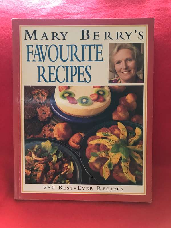Mary Berry's Favourite Recipes 250 best ever recipes by Mary Berry
