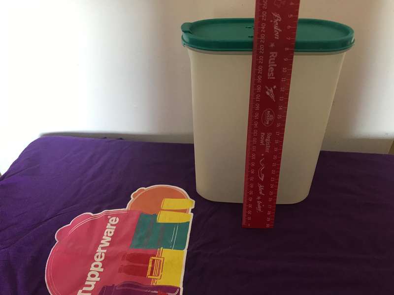 Tupperware lot 4