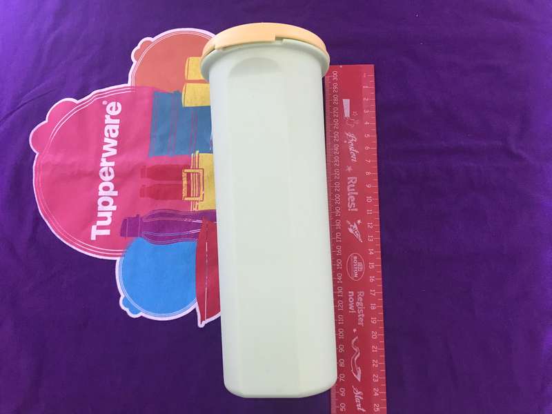 Tupperware lot 4