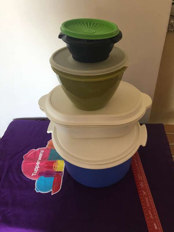 Tupperware lot 4