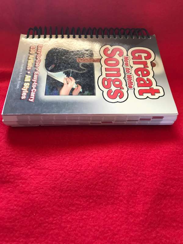 How to Write Great Songs: Easy to Use, Easy to Carry, 100 Artists All Styles - Softcover Michael Hea